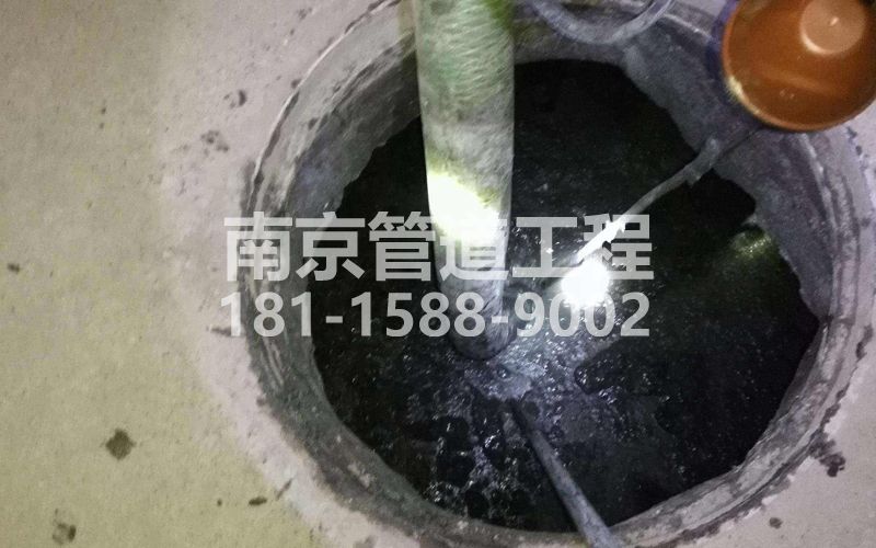 216百子亭清理化粪池
